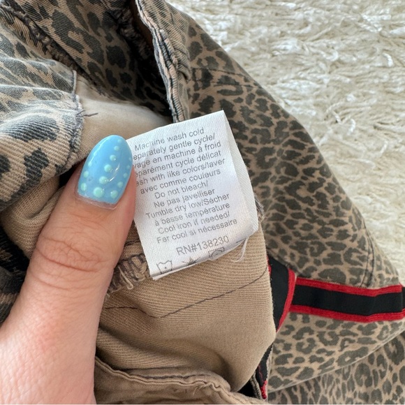 Pam & Gela Uniform Side Stripe Step Hem Pant in Leopard Sz 27 - Picture 7 of 7